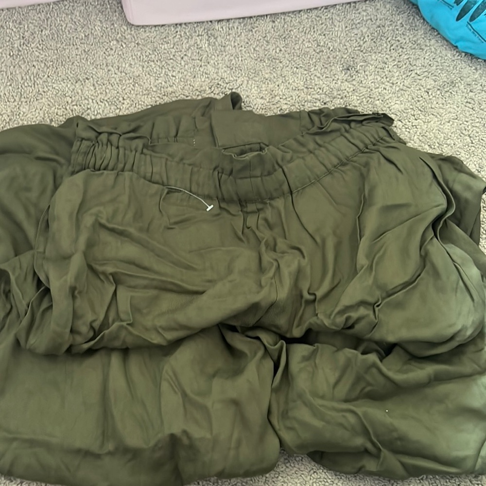 Forever 21 float army green linen pants